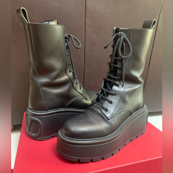 Valentino Garavani VLOGO AR2 Platform Boots - Picture 2 of 6